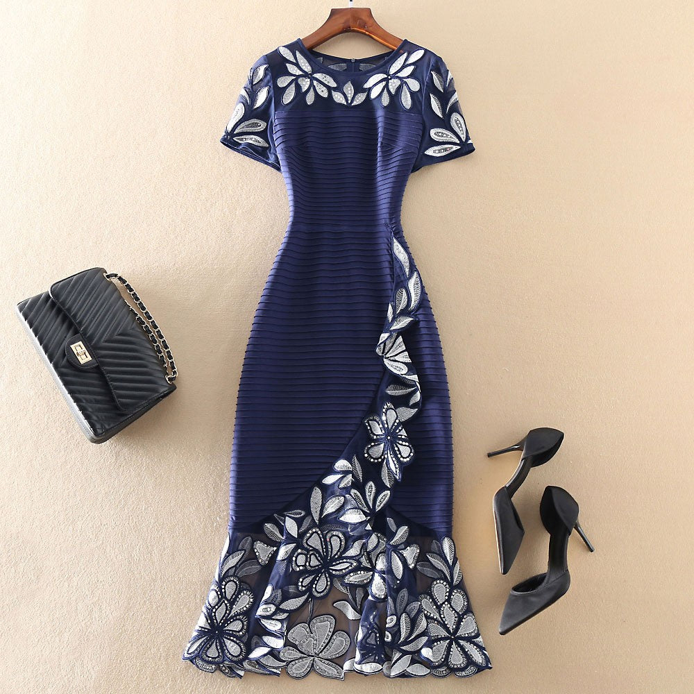 Plus Size Design Embroidered Short Sleeve Cover Hip Round Neck Dress