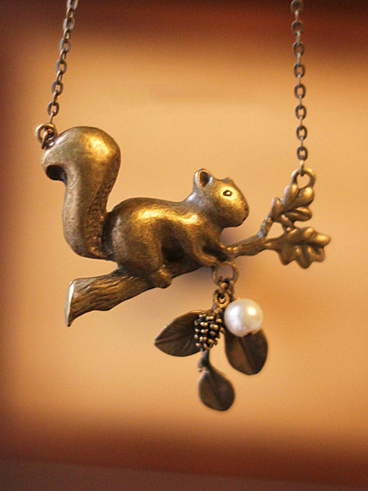 Artistic Retro Vintage Alloy Squirrel Leaf Bead Necklace